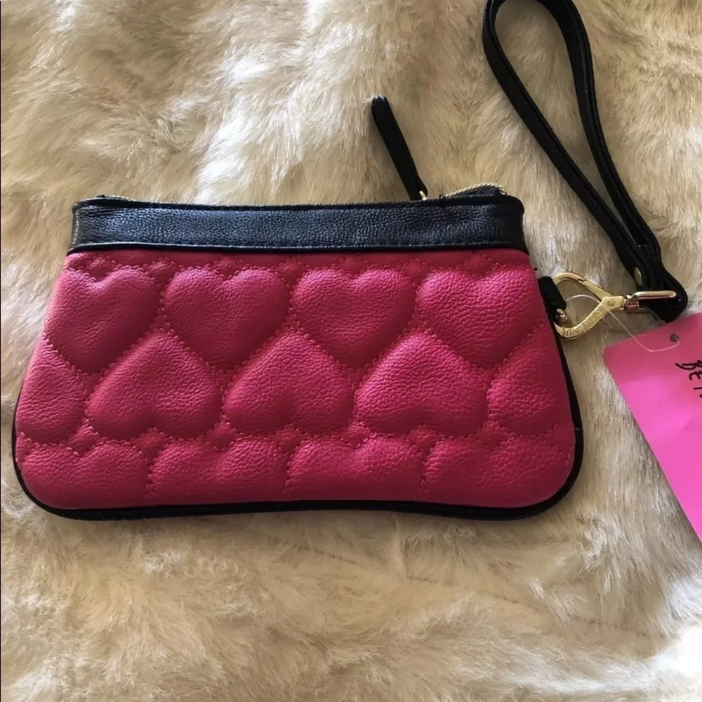 🆕 💋HP Betsey Johnson Pink Heart Be Mine Wristlet‼️FINAL SALE